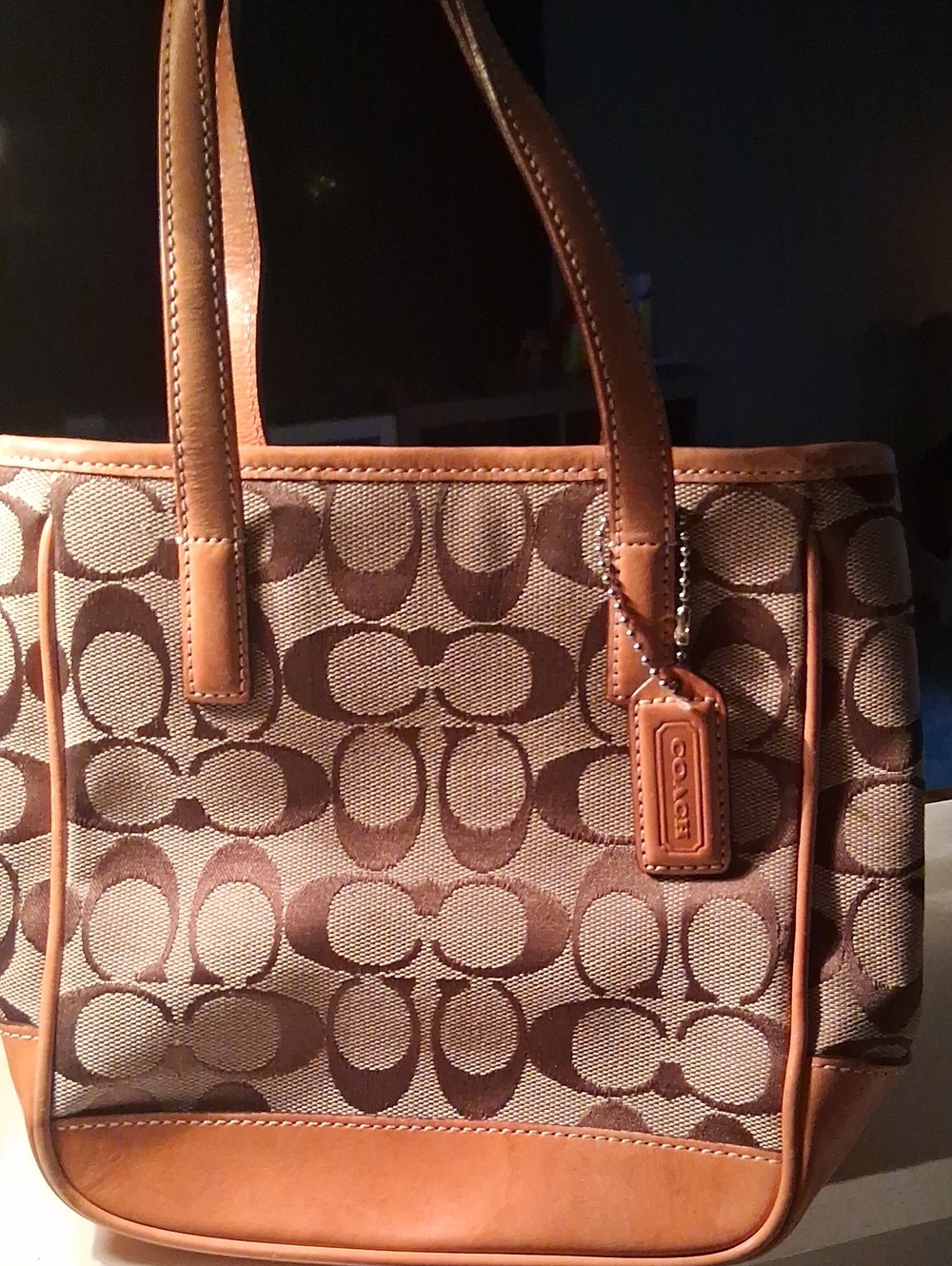 🦋Coach Tote If You Buy This Bag"🦋 You Get To Pick One Of The 2 Items Free🦋 - Picture 10 of 11